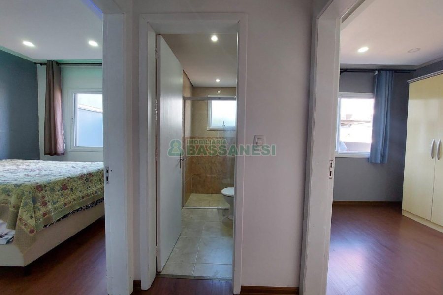 Apto Mobiliado com 55m², 2 dormitórios, 1 vaga, no bairro Vinhedos em Caxias do Sul para Comprar