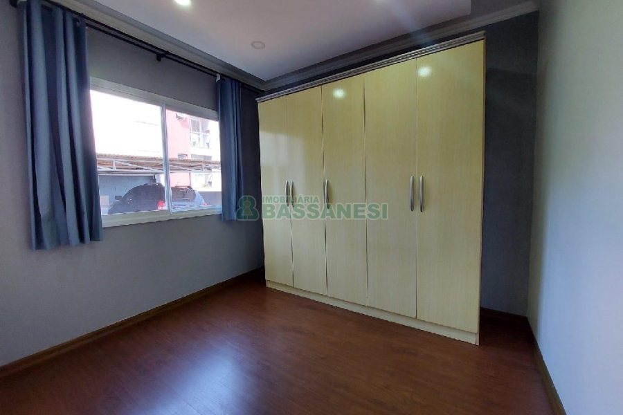 Apto Mobiliado com 55m², 2 dormitórios, 1 vaga, no bairro Vinhedos em Caxias do Sul para Comprar