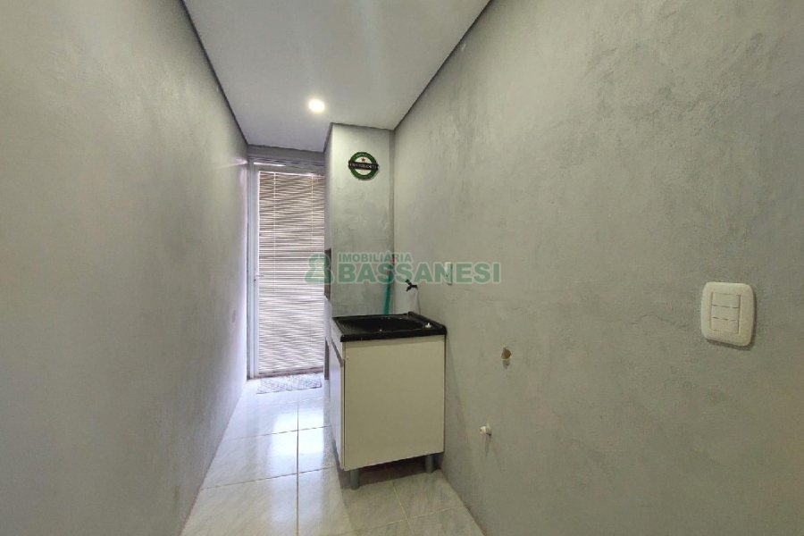 Apto Mobiliado com 55m², 2 dormitórios, 1 vaga, no bairro Vinhedos em Caxias do Sul para Comprar