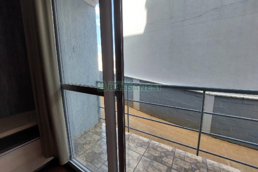 Apto Mobiliado com 55m², 2 dormitórios, 1 vaga, no bairro Vinhedos em Caxias do Sul para Comprar