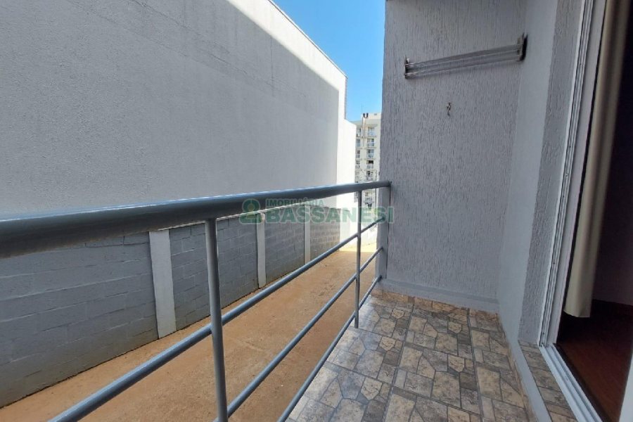 Apto Mobiliado com 55m², 2 dormitórios, 1 vaga, no bairro Vinhedos em Caxias do Sul para Comprar