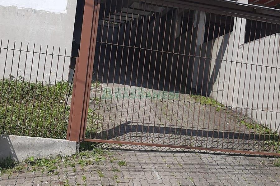 Sobrado com 62m², 2 dormitórios, 1 vaga, no bairro Esplanada em Caxias do Sul para Comprar