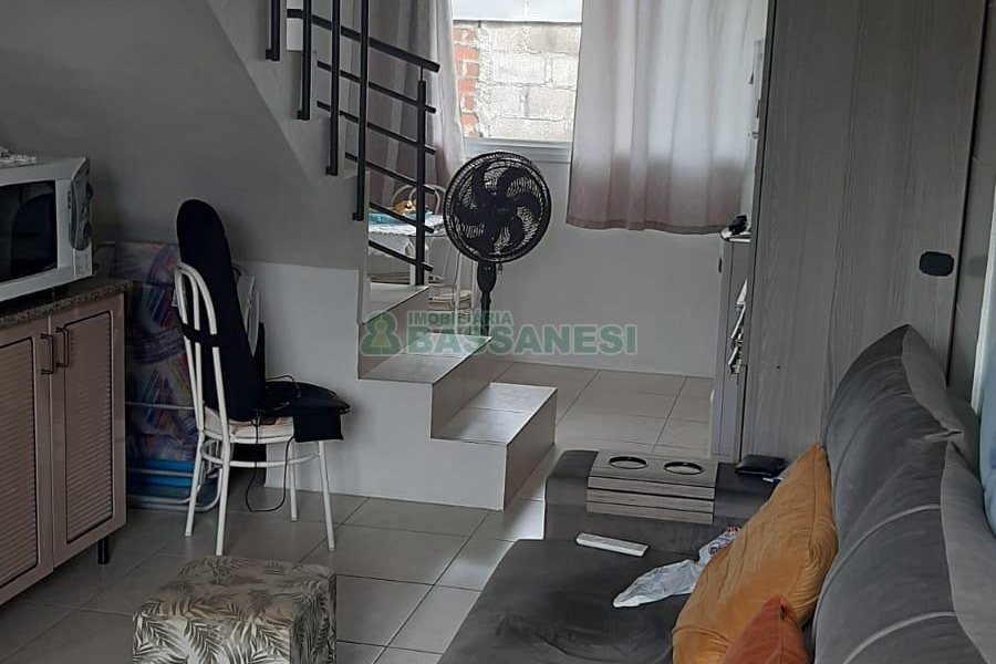 Sobrado com 62m², 2 dormitórios, 1 vaga, no bairro Esplanada em Caxias do Sul para Comprar