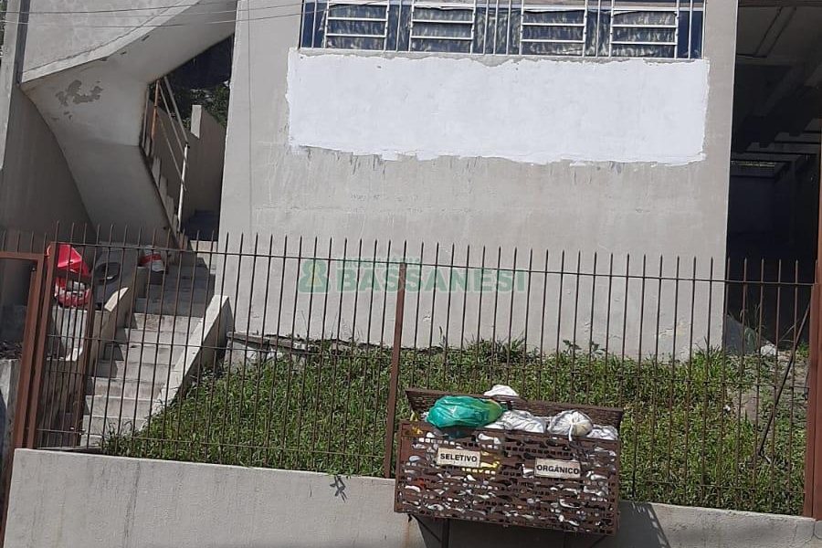 Sobrado com 62m², 2 dormitórios, 1 vaga, no bairro Esplanada em Caxias do Sul para Comprar