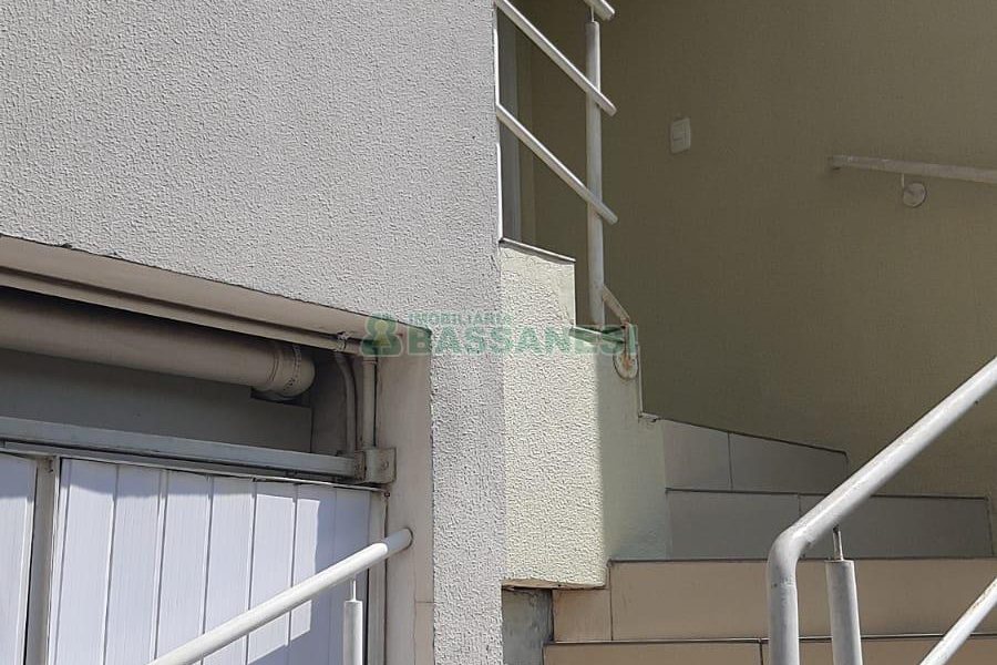 Sobrado com 62m², 2 dormitórios, 1 vaga, no bairro Esplanada em Caxias do Sul para Comprar