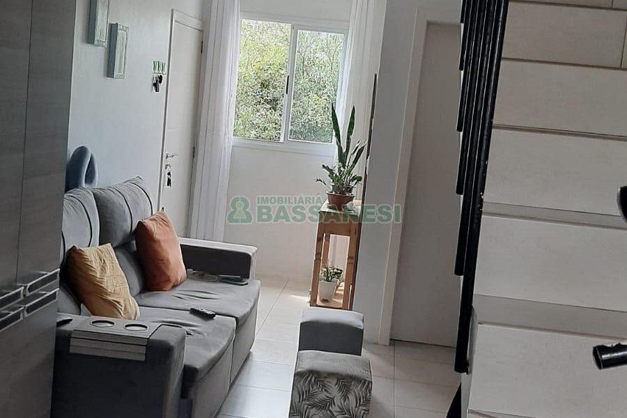 Sobrado com 62m², 2 dormitórios, 1 vaga, no bairro Esplanada em Caxias do Sul para Comprar