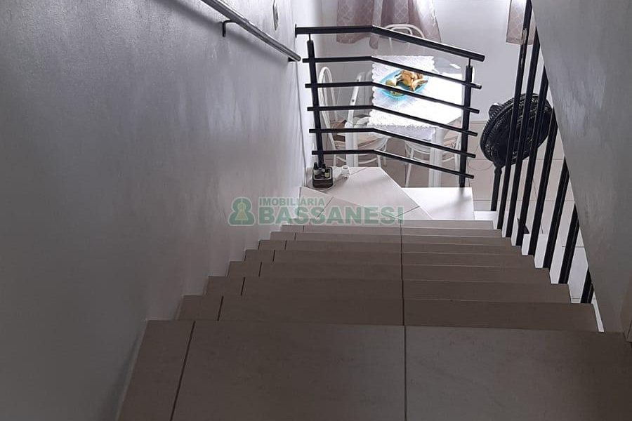 Sobrado com 62m², 2 dormitórios, 1 vaga, no bairro Esplanada em Caxias do Sul para Comprar