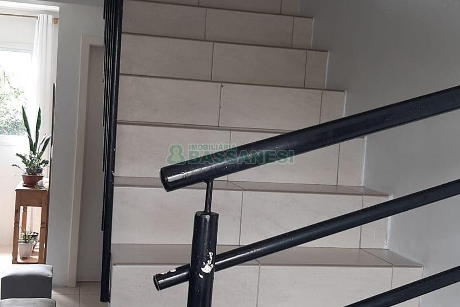 Sobrado com 62m², 2 dormitórios, 1 vaga, no bairro Esplanada em Caxias do Sul para Comprar