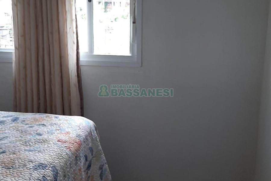 Sobrado com 62m², 2 dormitórios, 1 vaga, no bairro Esplanada em Caxias do Sul para Comprar