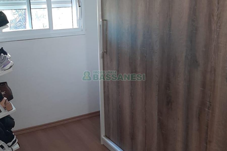 Sobrado com 62m², 2 dormitórios, 1 vaga, no bairro Esplanada em Caxias do Sul para Comprar