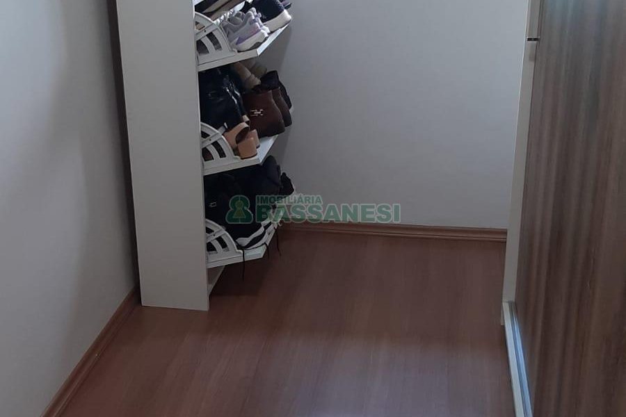 Sobrado com 62m², 2 dormitórios, 1 vaga, no bairro Esplanada em Caxias do Sul para Comprar