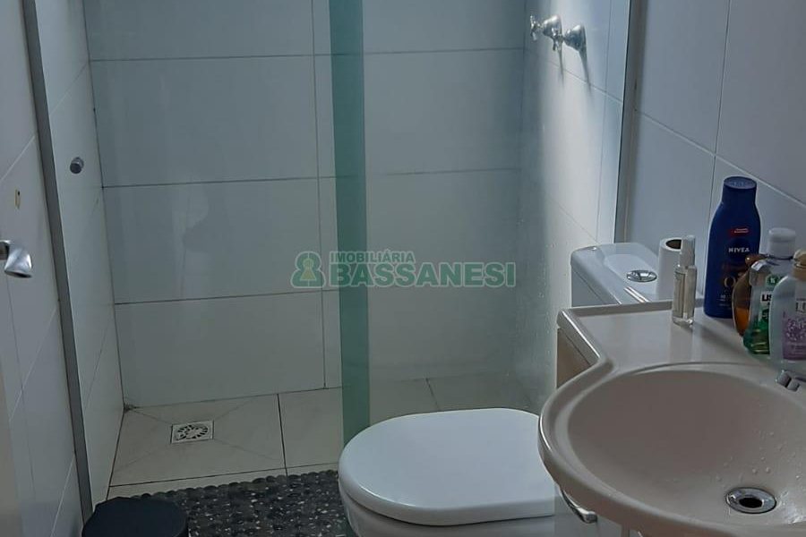 Sobrado com 62m², 2 dormitórios, 1 vaga, no bairro Esplanada em Caxias do Sul para Comprar