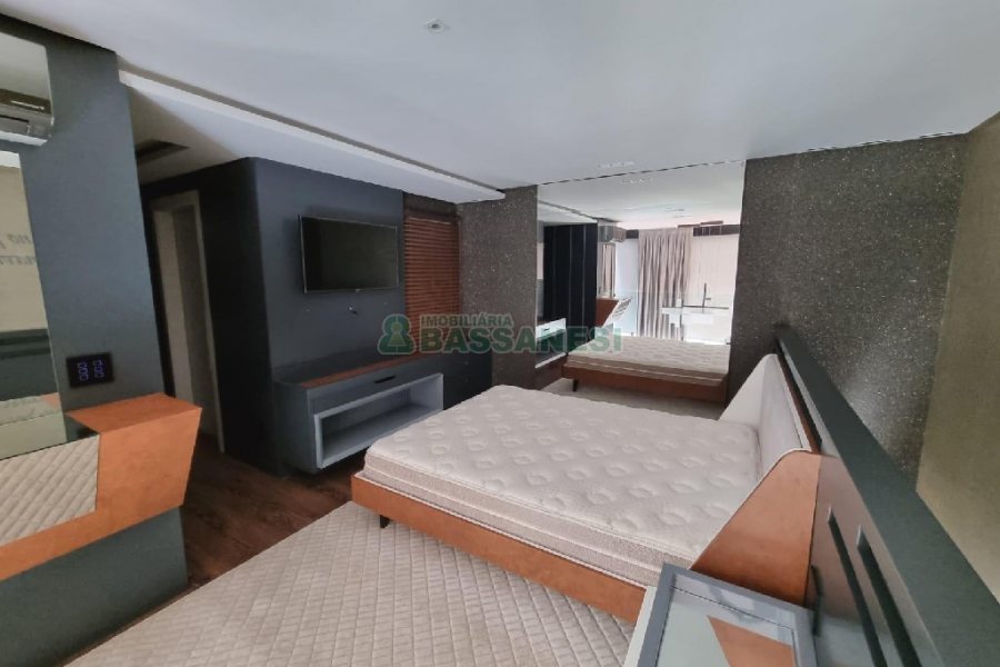 Apto Mobiliado com 84m², 1 dormitório, 2 vagas, no bairro Centro em Caxias do Sul para Alugar