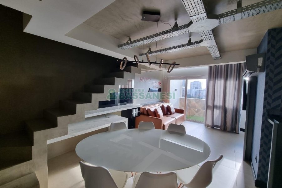 Apto Mobiliado com 84m², 1 dormitório, 2 vagas, no bairro Centro em Caxias do Sul para Alugar