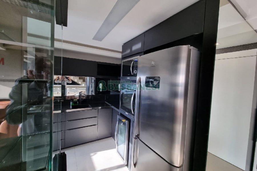 Apto Mobiliado com 84m², 1 dormitório, 2 vagas, no bairro Centro em Caxias do Sul para Alugar