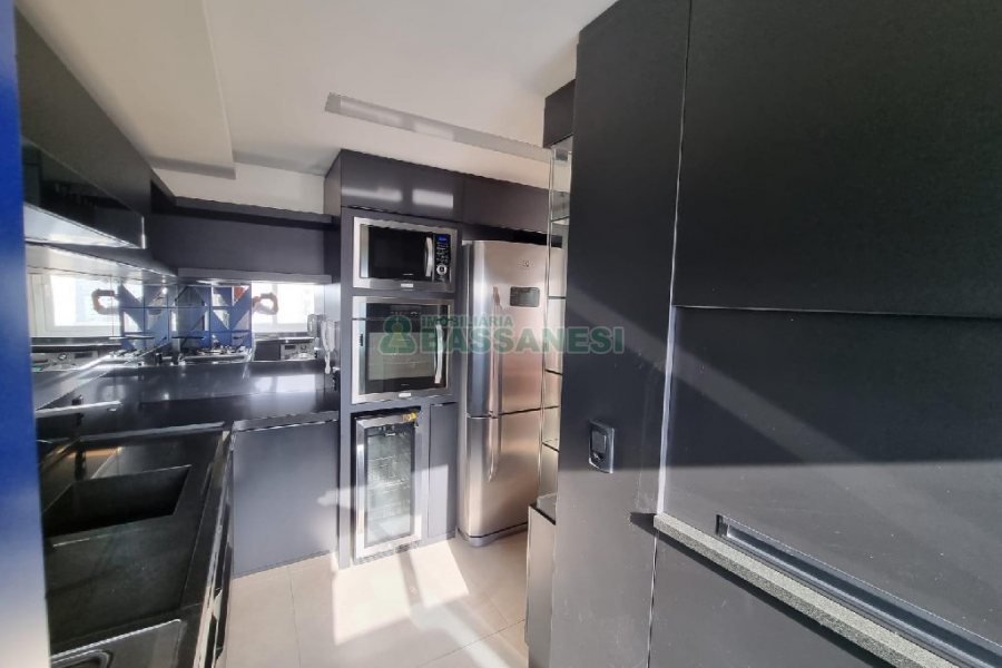 Apto Mobiliado com 84m², 1 dormitório, 2 vagas, no bairro Centro em Caxias do Sul para Alugar