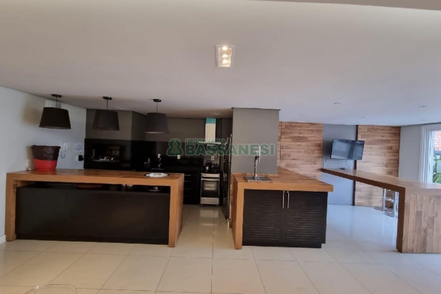 Apto Mobiliado com 84m², 1 dormitório, 2 vagas, no bairro Centro em Caxias do Sul para Alugar