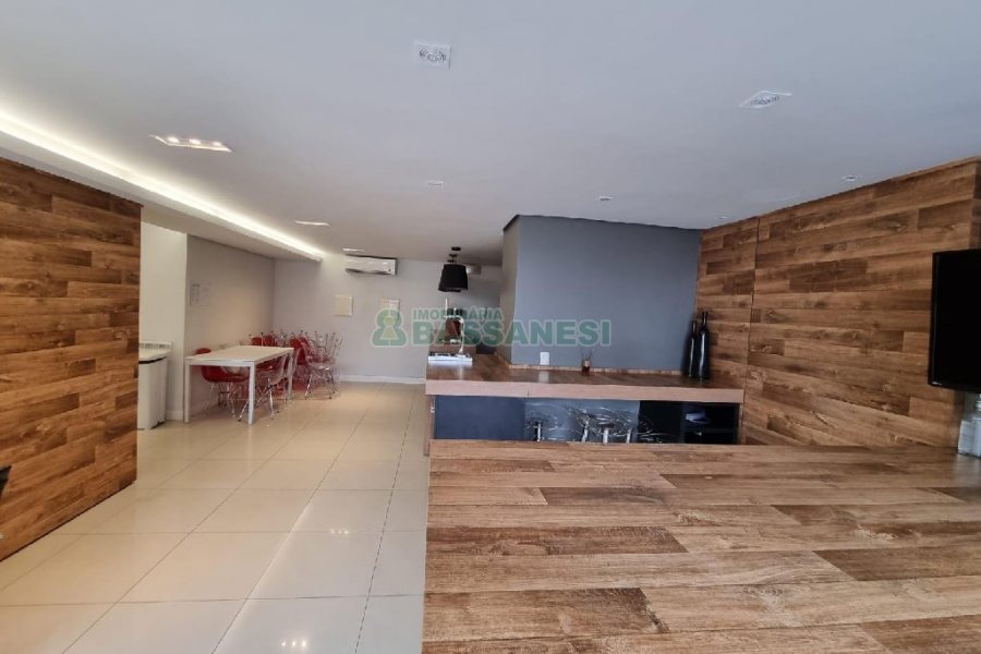 Apto Mobiliado com 84m², 1 dormitório, 2 vagas, no bairro Centro em Caxias do Sul para Alugar