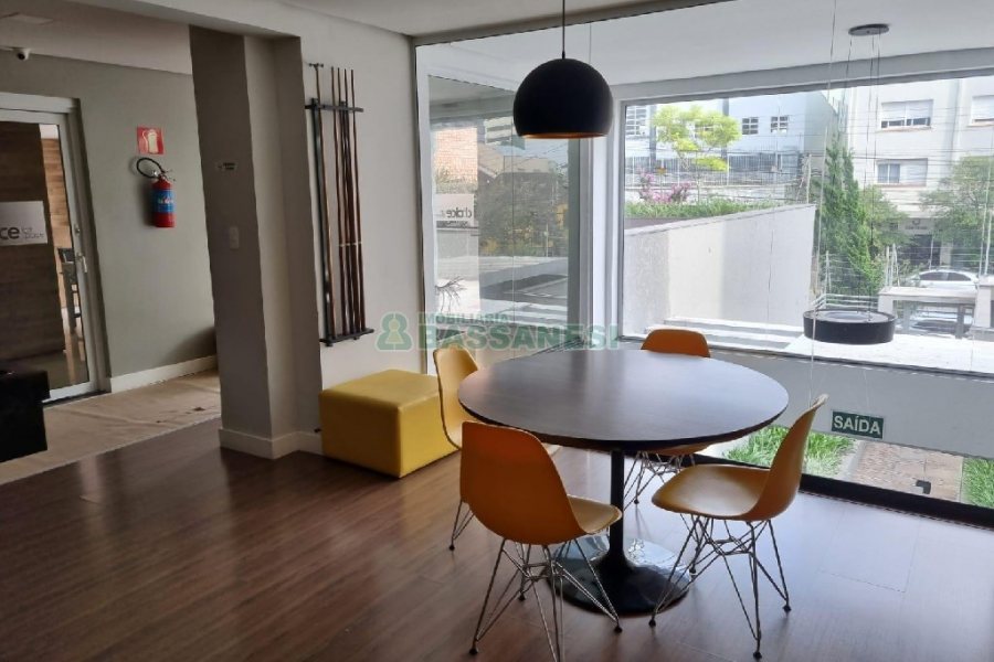 Apto Mobiliado com 84m², 1 dormitório, 2 vagas, no bairro Centro em Caxias do Sul para Alugar