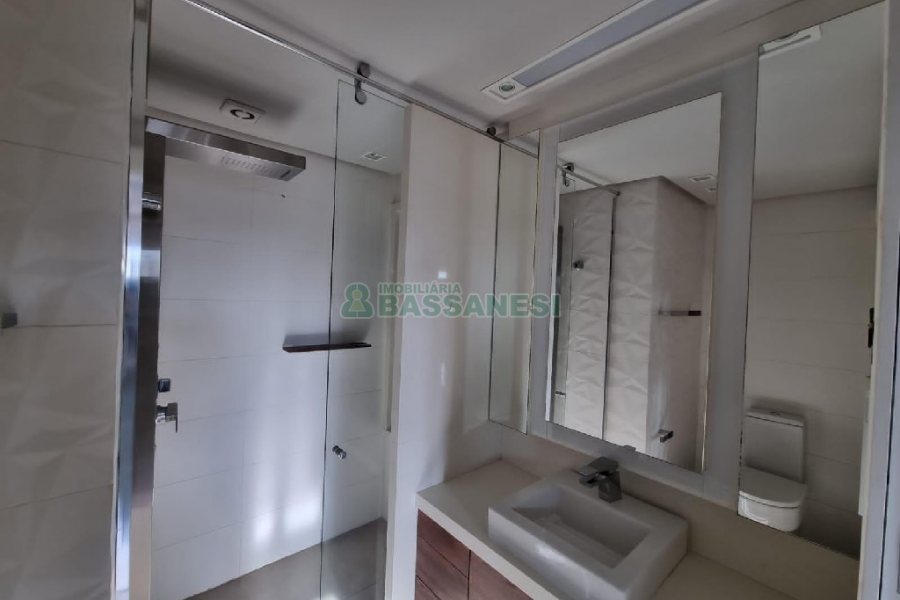 Apto Mobiliado com 84m², 1 dormitório, 2 vagas, no bairro Centro em Caxias do Sul para Alugar