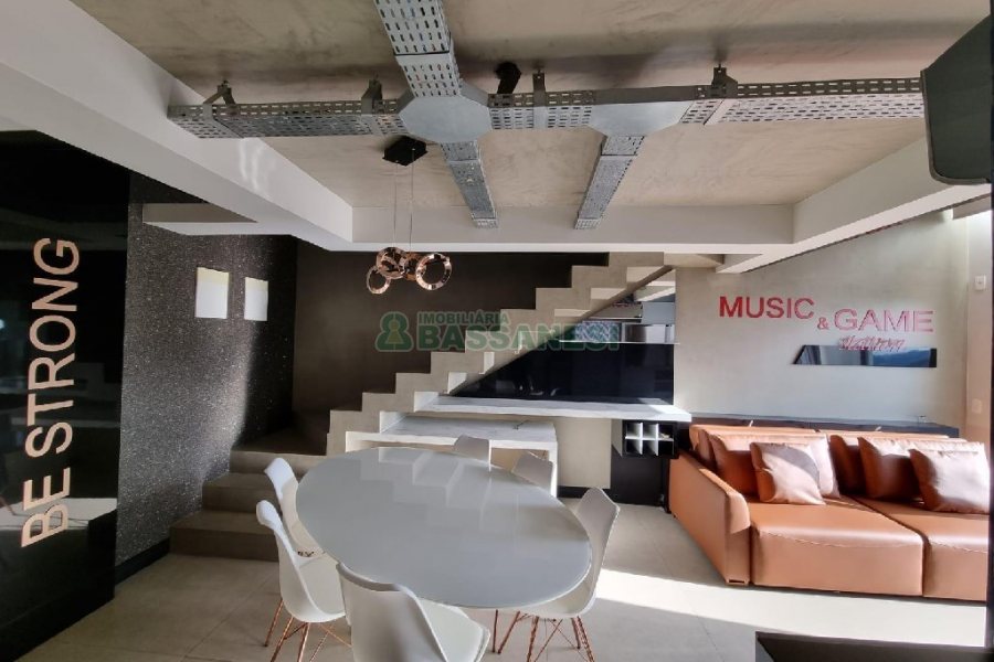 Apto Mobiliado com 84m², 1 dormitório, 2 vagas, no bairro Centro em Caxias do Sul para Alugar