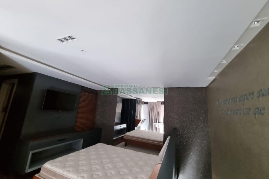 Apto Mobiliado com 84m², 1 dormitório, 2 vagas, no bairro Centro em Caxias do Sul para Alugar