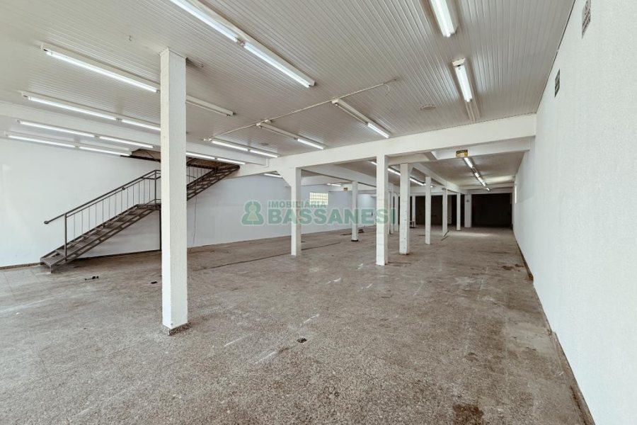 Loja com 724m², no bairro Santa Catarina em Caxias do Sul para Alugar