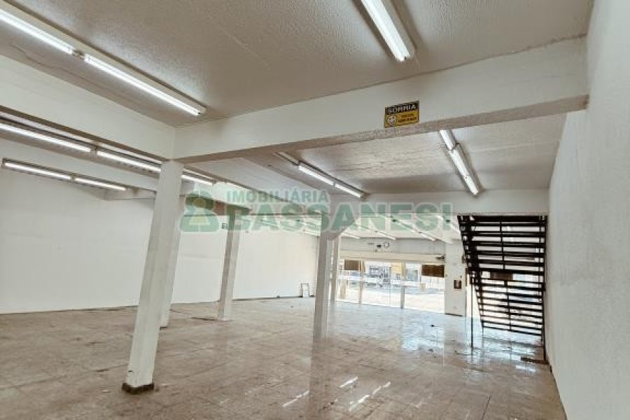 Loja com 724m², no bairro Santa Catarina em Caxias do Sul para Alugar