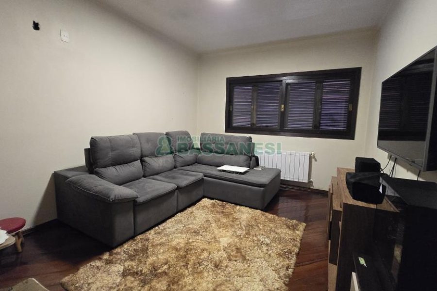 Casa com 500m², 4 dormitórios, 4 vagas, no bairro Esplanada em Caxias do Sul para Comprar