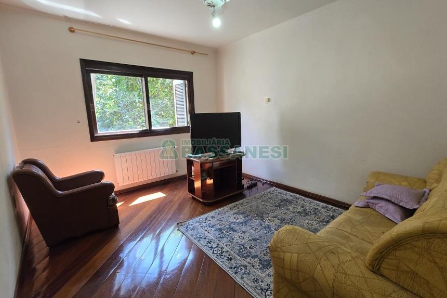 Casa com 500m², 4 dormitórios, 4 vagas, no bairro Esplanada em Caxias do Sul para Comprar