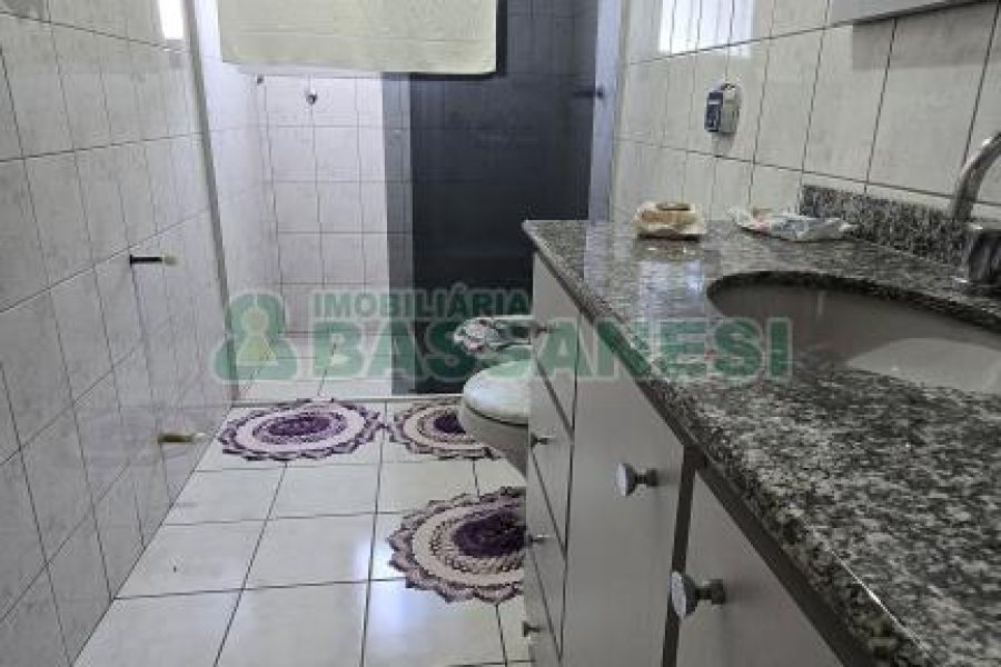Casa com 500m², 4 dormitórios, 4 vagas, no bairro Esplanada em Caxias do Sul para Comprar