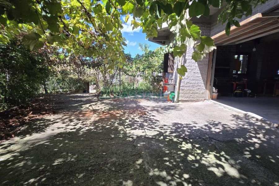 Casa com 500m², 4 dormitórios, 4 vagas, no bairro Esplanada em Caxias do Sul para Comprar