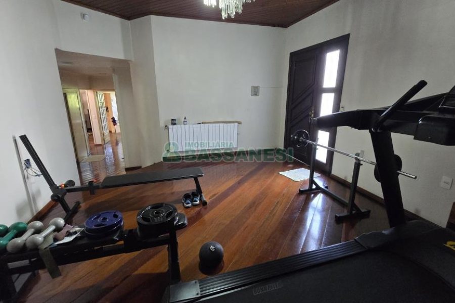 Casa com 500m², 4 dormitórios, 4 vagas, no bairro Esplanada em Caxias do Sul para Comprar