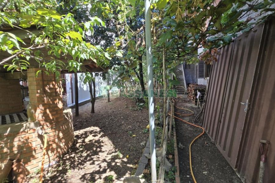 Casa com 500m², 4 dormitórios, 4 vagas, no bairro Esplanada em Caxias do Sul para Comprar