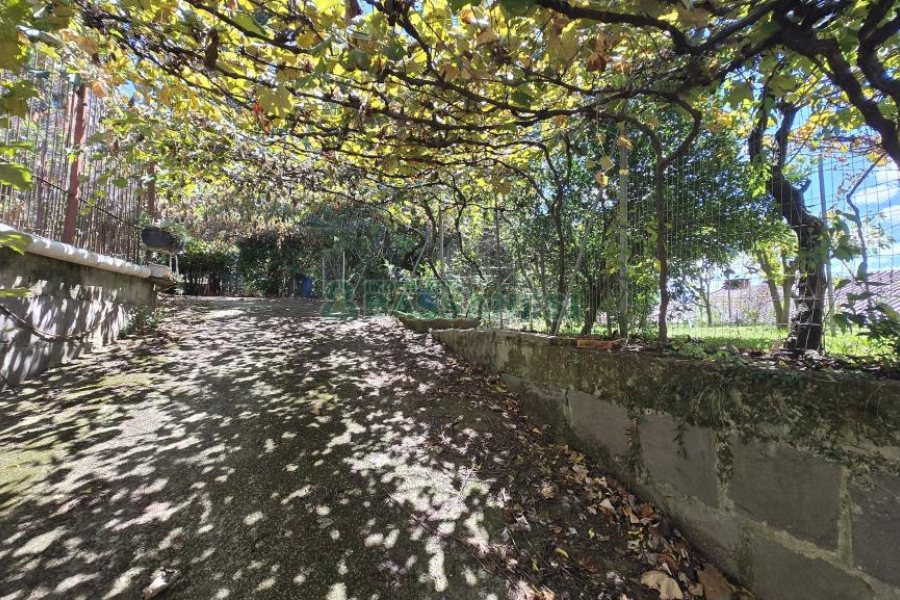 Casa com 500m², 4 dormitórios, 4 vagas, no bairro Esplanada em Caxias do Sul para Comprar