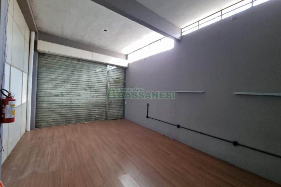 Loja com 215m², no bairro Nossa Senhora de Fátima em Caxias do Sul para Alugar