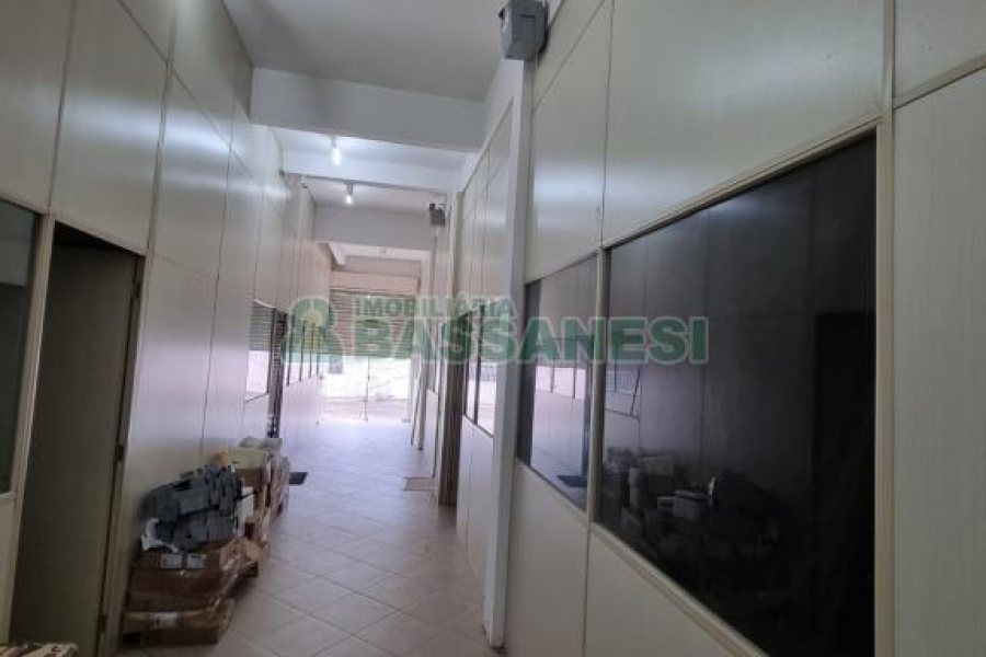 Loja com 215m², no bairro Nossa Senhora de Fátima em Caxias do Sul para Alugar