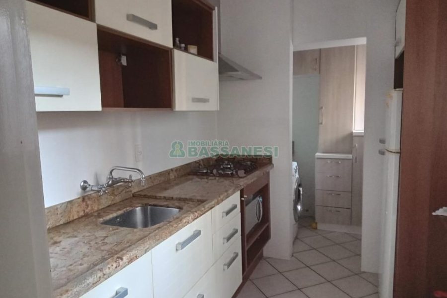 Apartamento com 77m², 2 dormitórios, 1 vaga, no bairro Madureira em Caxias do Sul para Comprar