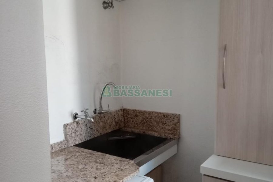 Apartamento com 77m², 2 dormitórios, 1 vaga, no bairro Madureira em Caxias do Sul para Comprar