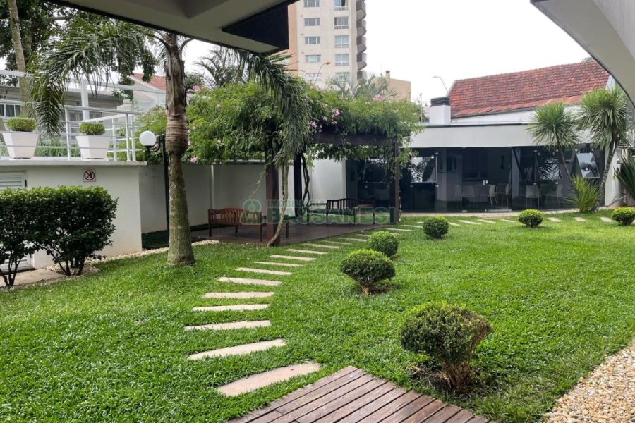 Apartamento com 230m², 3 dormitórios, 2 vagas, no bairro São Pelegrino em Caxias do Sul para Comprar