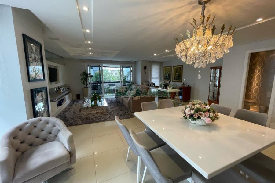 Apartamento com 230m², 3 dormitórios, 2 vagas, no bairro São Pelegrino em Caxias do Sul para Comprar