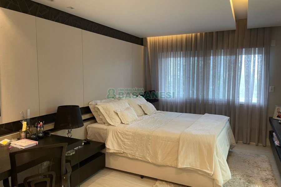 Apartamento com 230m², 3 dormitórios, 2 vagas, no bairro São Pelegrino em Caxias do Sul para Comprar