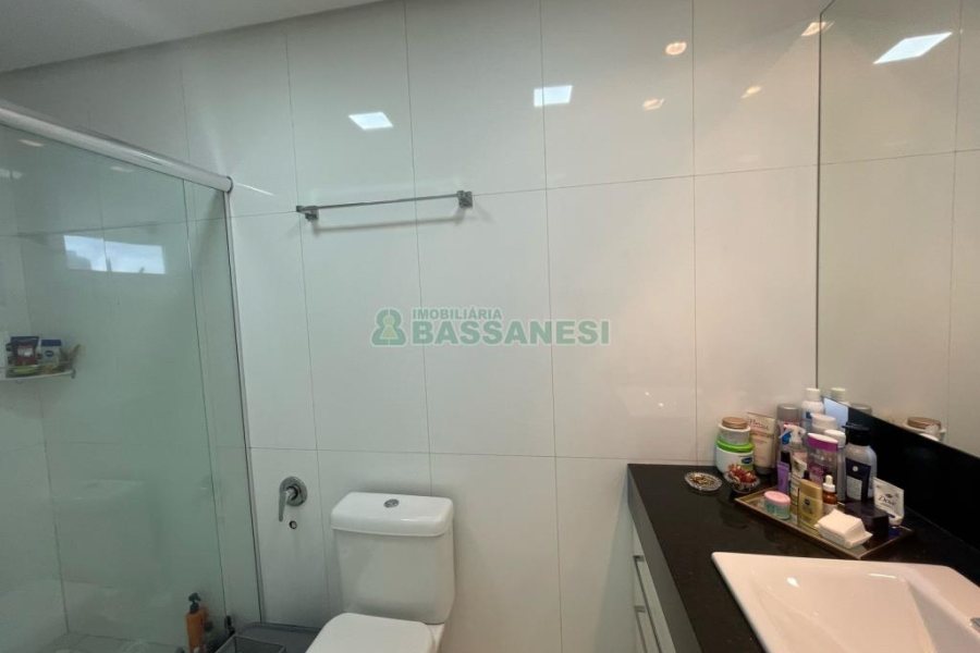 Apartamento com 230m², 3 dormitórios, 2 vagas, no bairro São Pelegrino em Caxias do Sul para Comprar