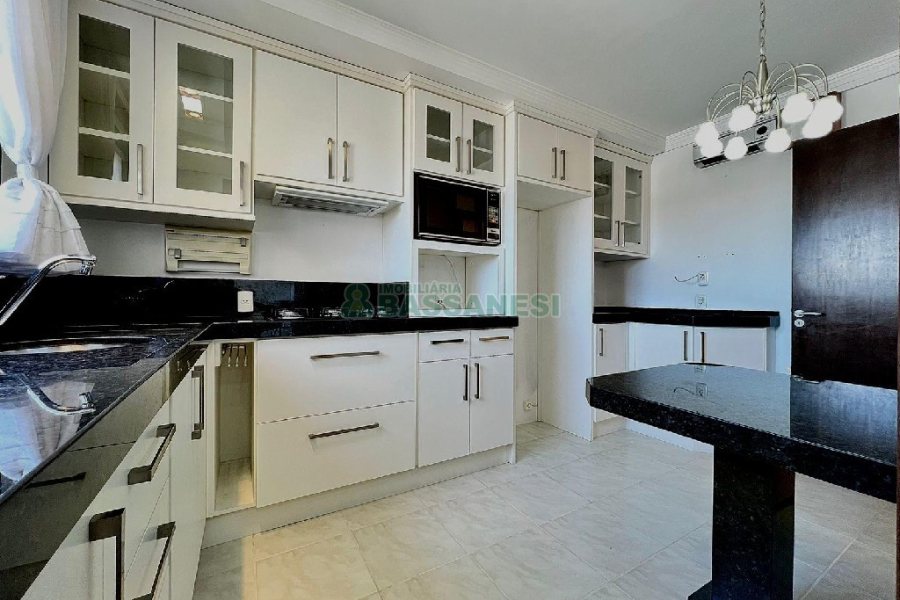 Apartamento com 100m², 3 dormitórios, 2 vagas, no bairro Pio X em Caxias do Sul para Alugar