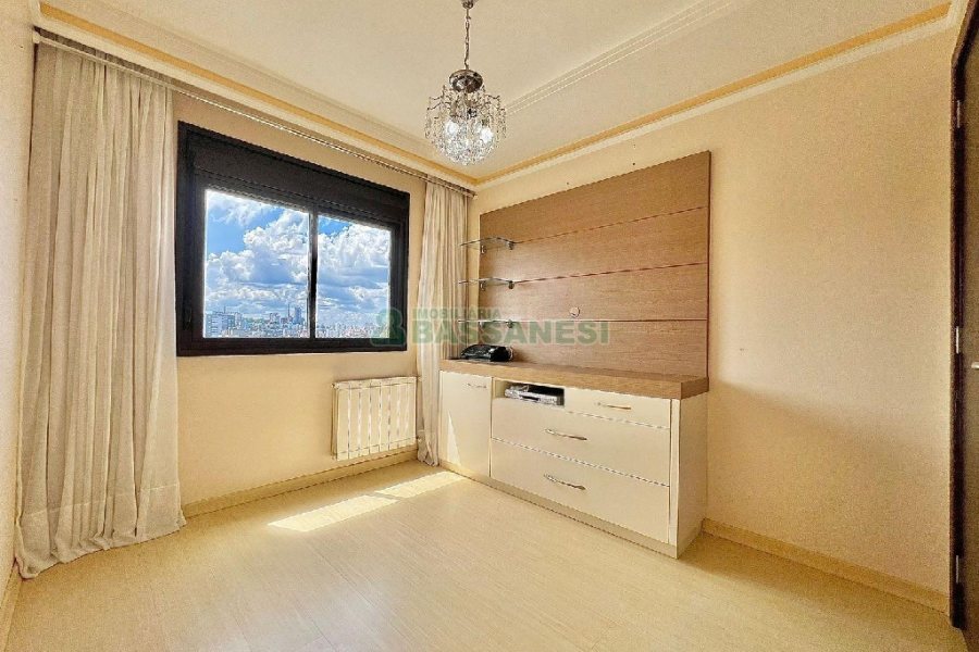 Apartamento com 100m², 3 dormitórios, 2 vagas, no bairro Pio X em Caxias do Sul para Alugar