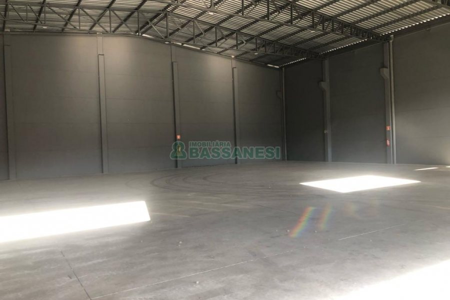 Pavilhão com 576m², no bairro Jardim das Hortências em Caxias do Sul para Alugar