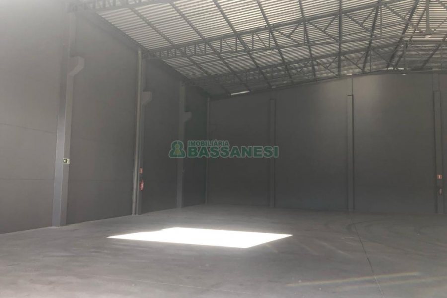 Pavilhão com 576m², no bairro Jardim das Hortências em Caxias do Sul para Alugar