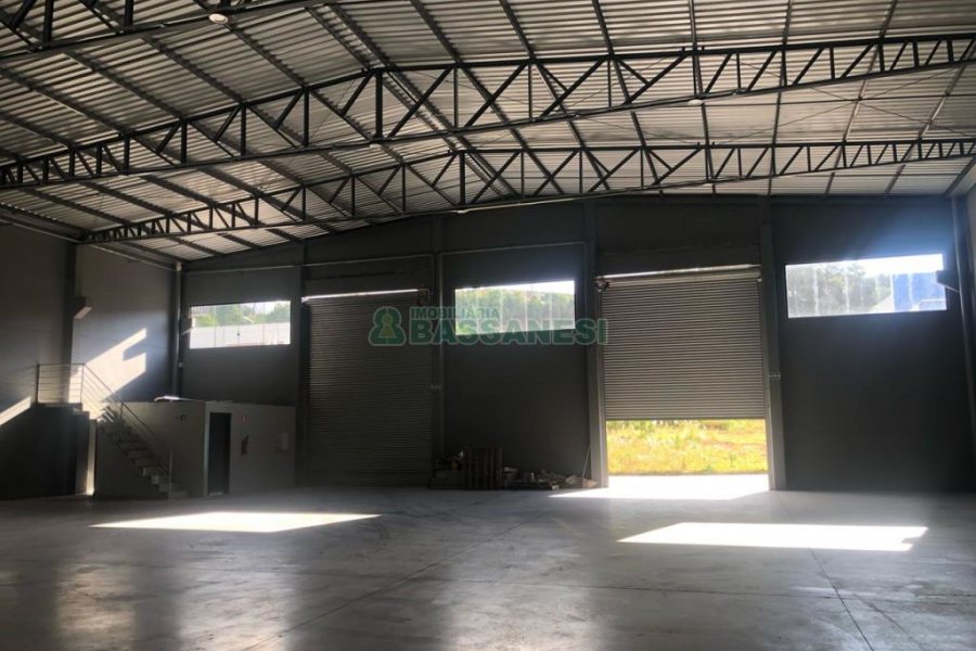 Pavilhão com 576m², no bairro Jardim das Hortências em Caxias do Sul para Alugar