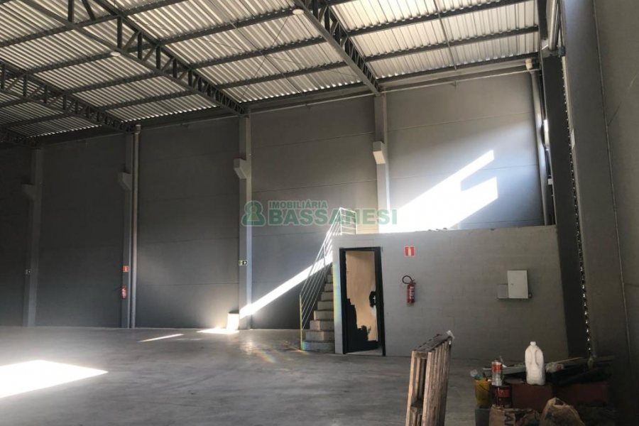 Pavilhão com 576m², no bairro Jardim das Hortências em Caxias do Sul para Alugar