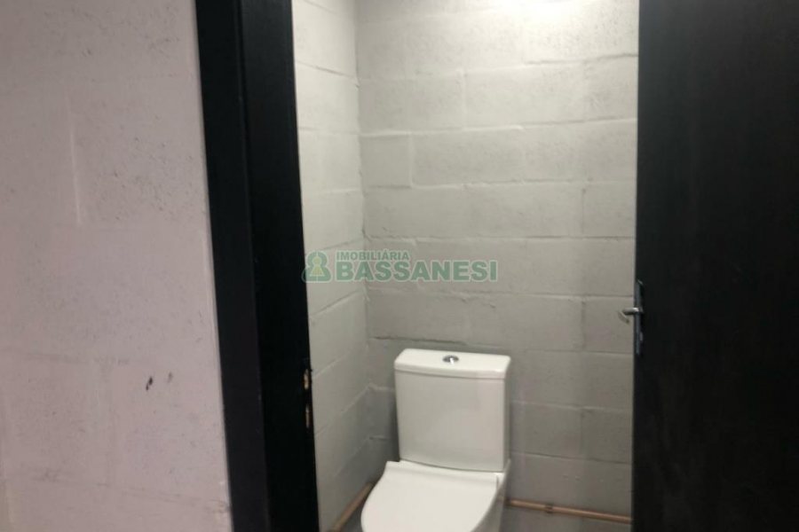 Pavilhão com 576m², no bairro Jardim das Hortências em Caxias do Sul para Alugar